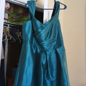 Knee length Alfred Sung Bridesmaid/prom dress